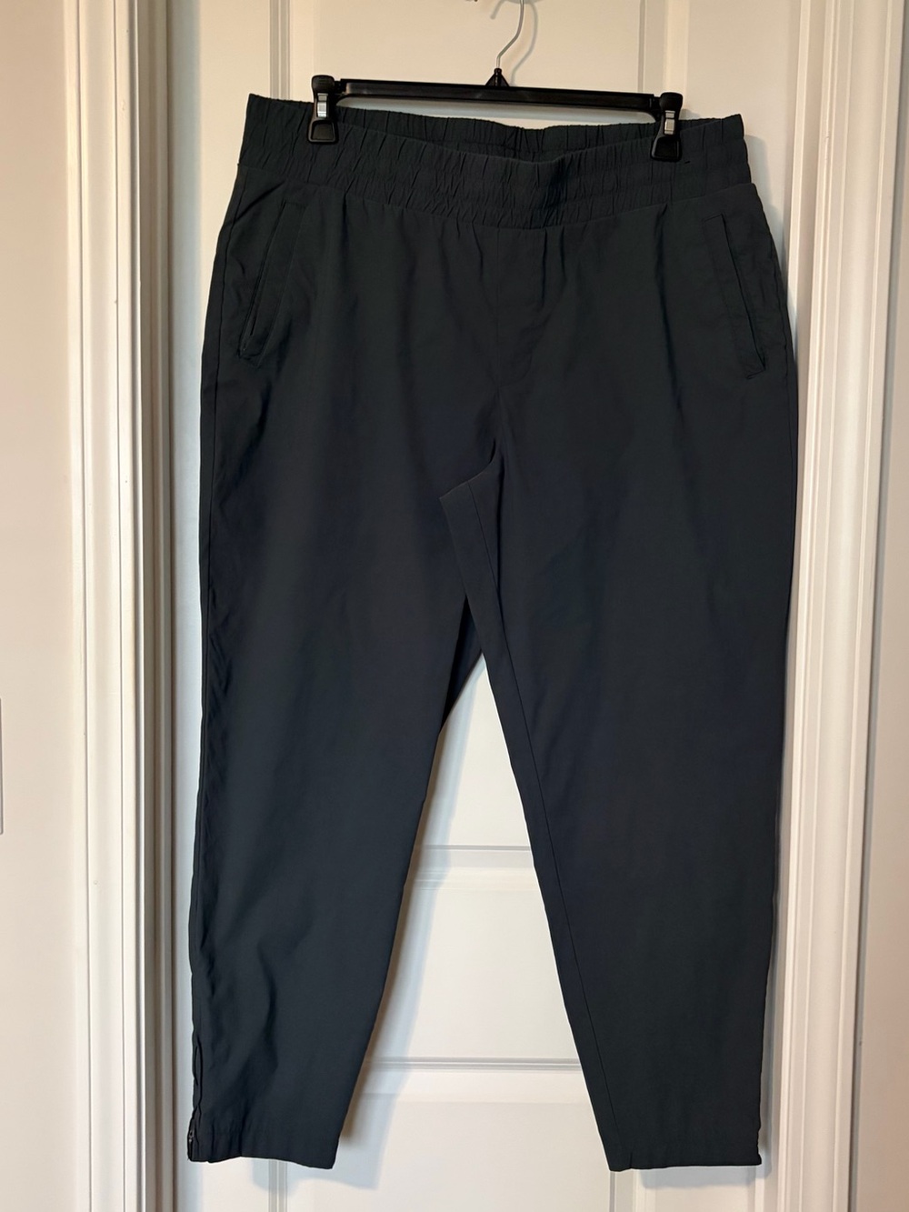 Women's dark gray Elastic-Waist Track Pants
Size XXL
